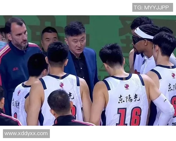 广东男篮在对抗上海五大阵容时尺寸劣势明显表现不佳